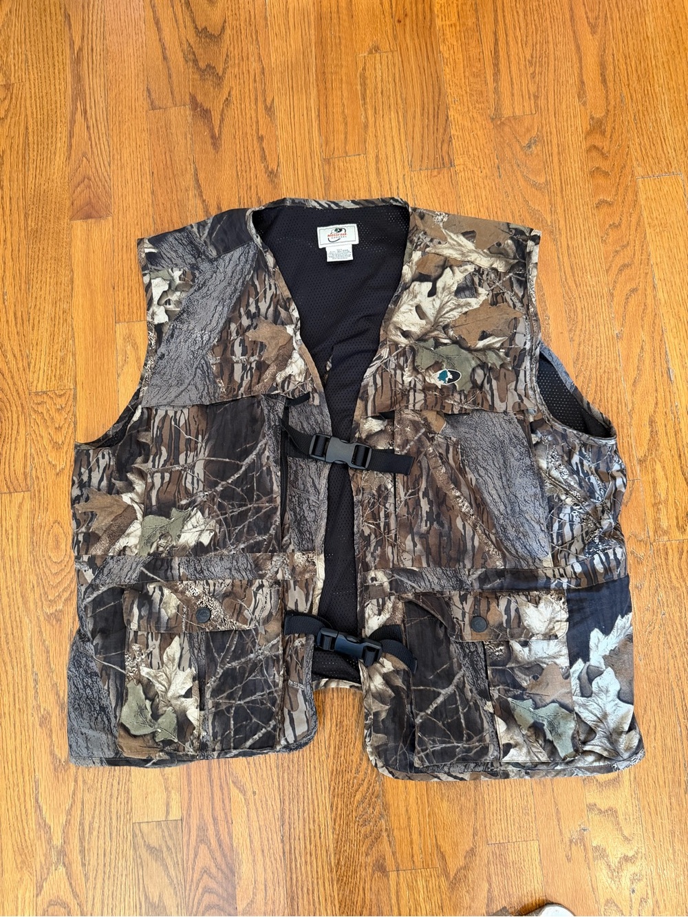 Mossy Oak Camouflage Hunting Vest - Brown/Green Camo